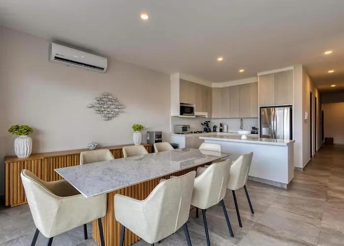 Peaceful Coastal With Pool, Balcony & Fitness Center