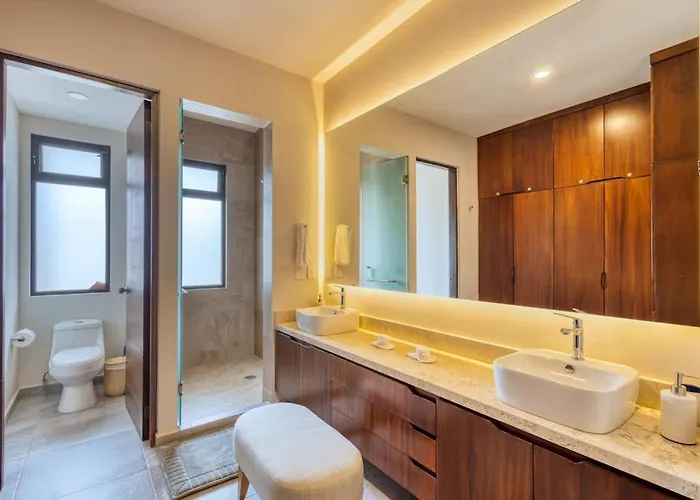 Peaceful Coastal With Pool, Balcony & Fitness Center