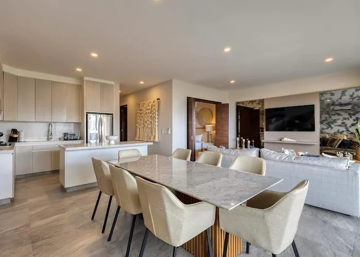 Сasa de vacaciones Peaceful Coastal With Pool, Balcony & Fitness Center
