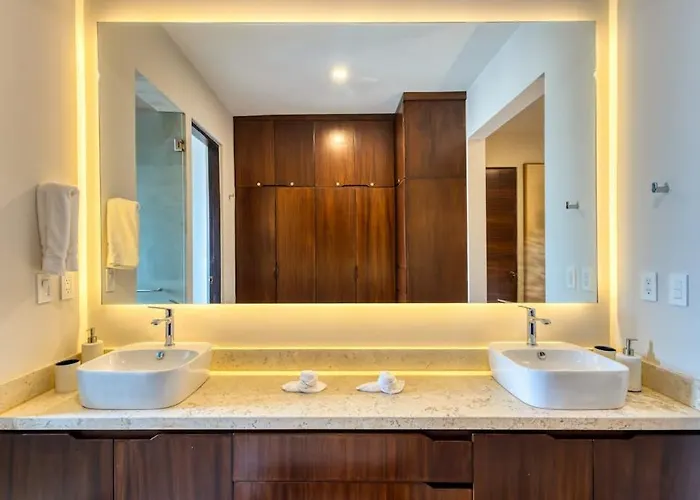 Peaceful Coastal With Pool, Balcony & Fitness Center Сasa de vacaciones