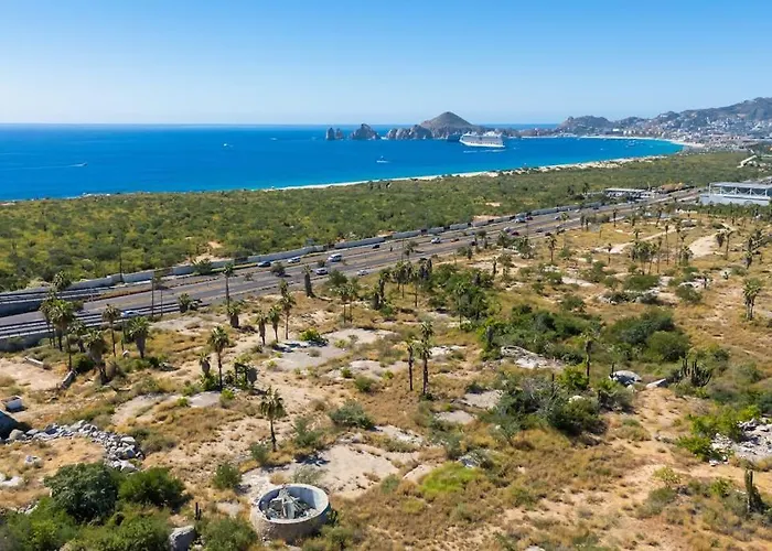Peaceful Coastal With Pool, Balcony & Fitness Center